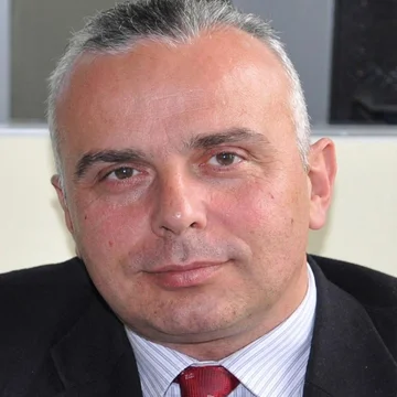 Szyszek — professional headshot